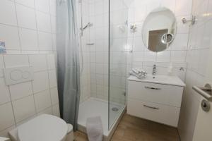 Hotel-Pension Achtern Diek tesisinde bir banyo