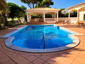 Swimming pool sa o malapit sa Magellan House