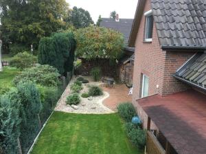 vista aerea su un cortile con giardino di Mertens a Soltau