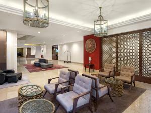 Ruang duduk di The Alana Hotel & Conference Center Malioboro Yogyakarta by ASTON