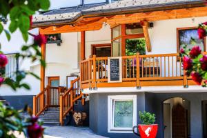 A balcony or terrace at Kia Ora Hotel Restaurant