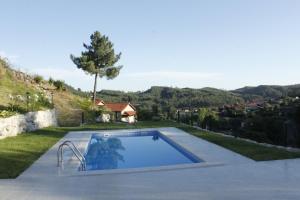 The swimming pool at or close to Casa das Leiras