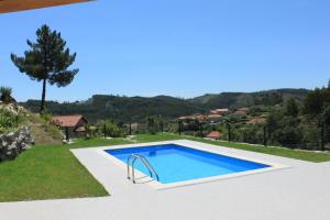 The swimming pool at or close to Casa das Leiras