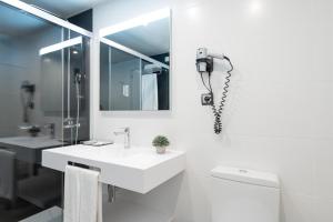 Un baño de Aparthotel Atenea Barcelona