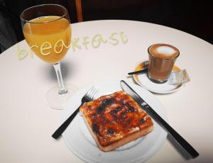 Opciones de desayuno para los huéspedes de Hotel Isabel