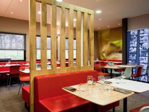 Un restaurant u otro lugar para comer en Ibis Provins