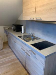 Una cocina o kitchenette en Stadthotel Geis