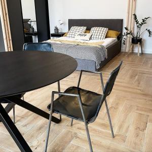 Apartament Happy Loft MF tesisinde bir odada yatak veya yataklar