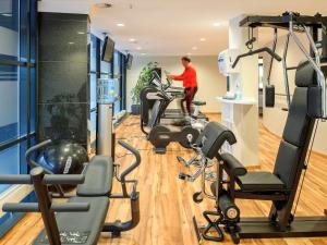 Fitness centrum a/nebo fitness zařízení v ubytování Novotel Hannover