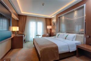 A bed or beds in a room at Holiday Inn Ankara-Kavaklidere, an IHG Hotel