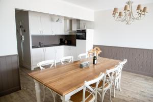 Dapur atau dapur kecil di Bed & Beach Sydney