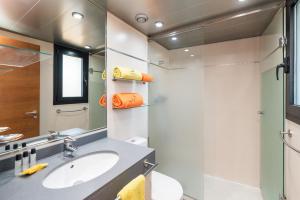 Ванная комната в Aparthotel Las Palmeras Castelldefels