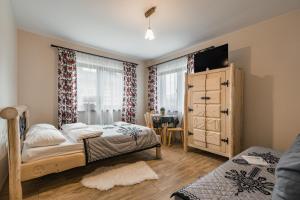 Кровать или кровати в номере Widokówka Tatry Pokoje i Apartamenty