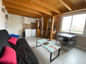 CENTRE CHATELAILLON GRAND LOFT ** 100m DE LA PLAGE tesisinde mutfak veya mini mutfak