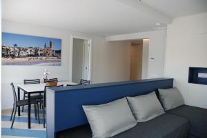 a living room with a couch and a table at Apartamentos Sunway Arizona in Sitges