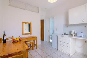 A kitchen or kitchenette at Hiona Apartments