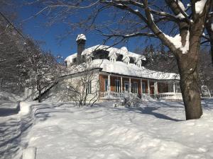 Auberge du Sault-à-la-Puce सर्दियों के दौरान