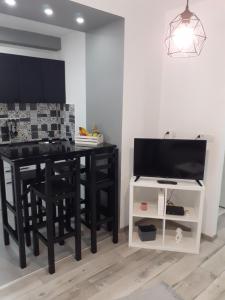 Apartman Petreš TV 또는 엔터테인먼트 센터