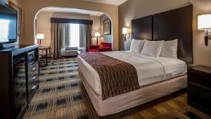 Ліжко або ліжка в номері Best Western Plus Heritage Inn Houston