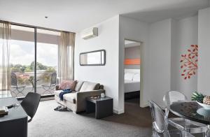 Dandenong Central Apartments Official पर बैठने की जगह