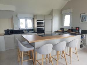 Nhà bếp/bếp nhỏ tại Le Cézembre - vue 180 baie St Malo