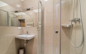 Modern fully equipped studio with parking Zavadilka 2620 tesisinde bir banyo