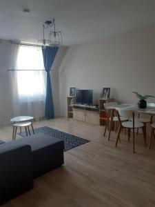 a living room with a couch and a table at Mandarin Premium Apartments in Târgu-Mureş