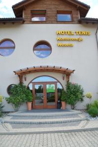 החזית או הכניסה של Hotel Tenis