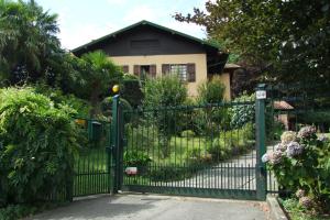 Градина пред Monolocali In Casa Con Giardino Bellagio