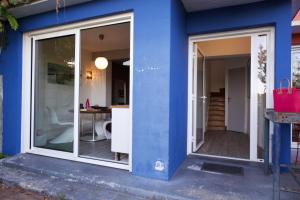 Billede fra billedgalleriet på Rouen ECO LODGES maison entière avec terrasse dans jardin potager piscine parking i Rouen