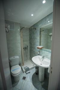 Hotel Olympos tesisinde bir banyo