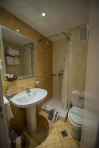 Hotel Olympos tesisinde bir banyo