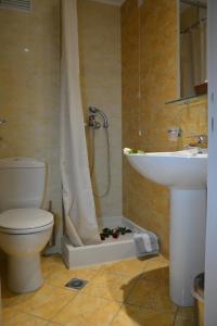 Hotel Olympos tesisinde bir banyo