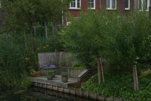 A garden outside B&B Het kasteel