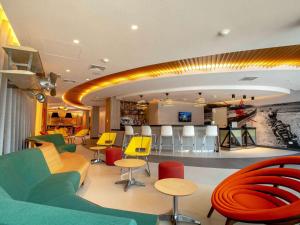 A seating area at ibis Styles Lima Benavides Miraflores