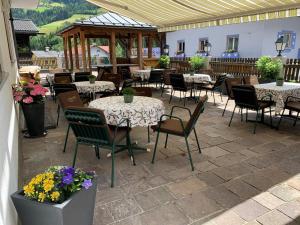 Hotel Alpenrose Mühlbach am Hochkönig餐廳或用餐的地方