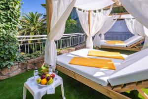 Un balcon sau o terasă la Hotel GHT Neptuno-Tossa & Venus SPA