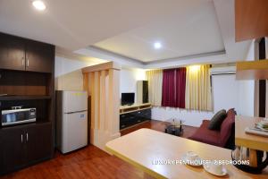 A kitchen or kitchenette at Kasira Residence