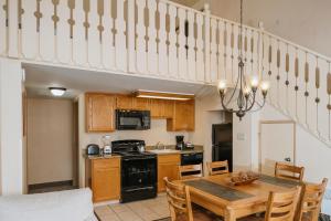 A kitchen or kitchenette at Mammoth Mountain Inn