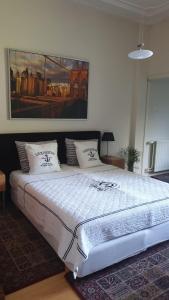 a large bed in a bedroom with a painting on the wall at Antonius Bed and Breakfast in Arnhem