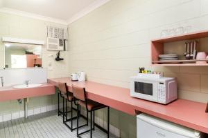 Köök või kööginurk majutusasutuses Yungaburra Park Motel