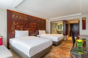 China Hotel Guangzhouにあるベッド