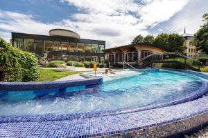 Swimming pool sa o malapit sa EurothermenResort Bad Ischl - Hotel Royal 4-Sterne Superior