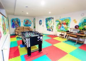 Games room sa GORHouse Hotel