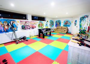 Kid's club sa GORHouse Hotel