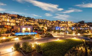 Bazén v ubytovaní Kaya Palazzo Resort & Residences Le Chic Bodrum alebo v jeho blízkosti