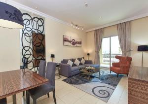 Mughal Suites tesisinde bir oturma alanı