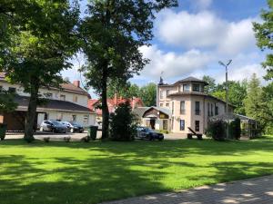 The building in which a szállodákat is located