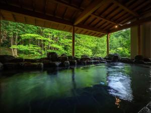 Un paisaje natural cerca del ryokan