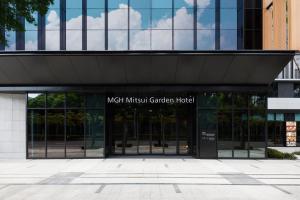 MGH Mitsui Garden Hotel Taipei Zhongxiao في تايبيه: مدخل الى مبنى مستشفى حديقة شمال متشل